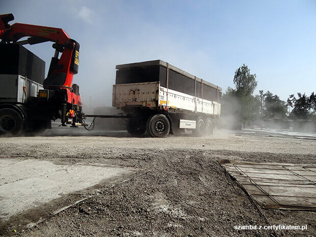 Transport monolitycznych szamb betonowych  w Głownie z gwarancją